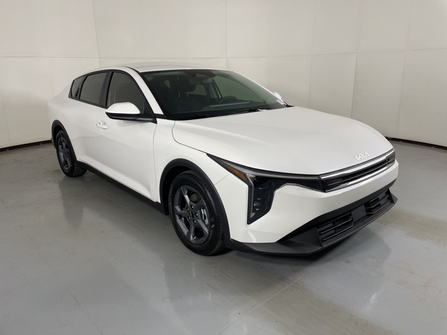 2025 Kia K4 LXS photo 2