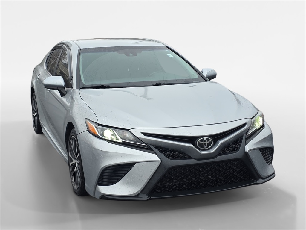 2018 Toyota Camry SE XLE photo 4