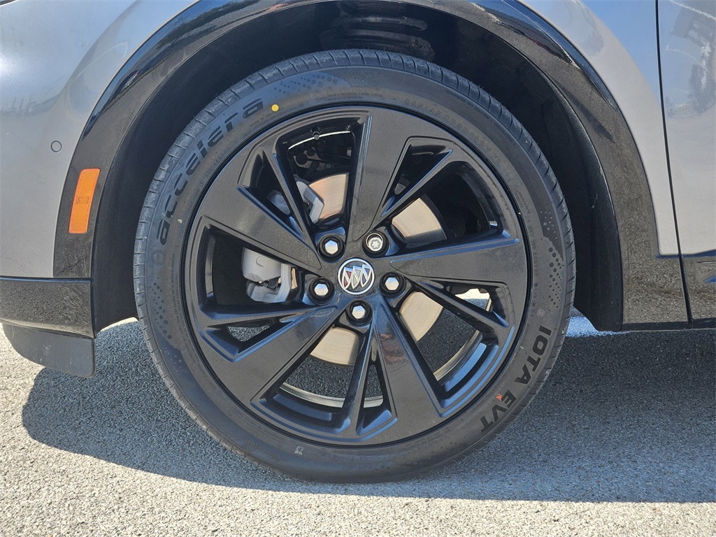 2022 Buick Envision Essence photo 6