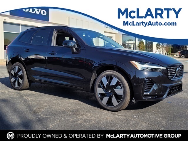 2025 Volvo XC60 Plus's photo