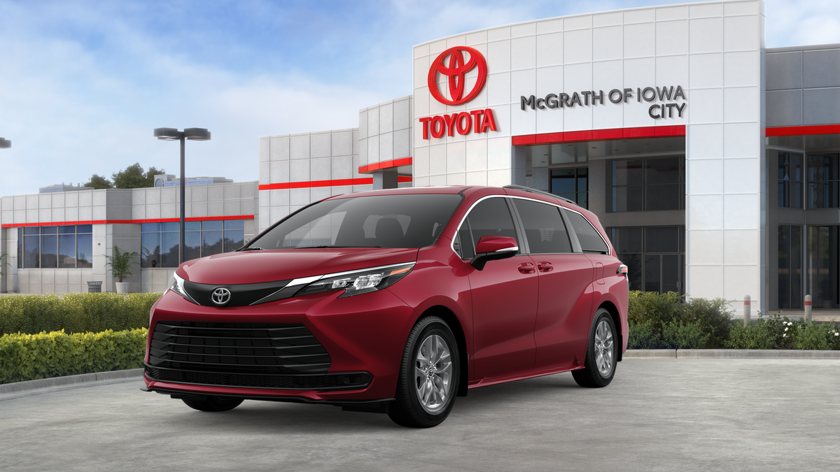 2026 Toyota Sienna LE's photo