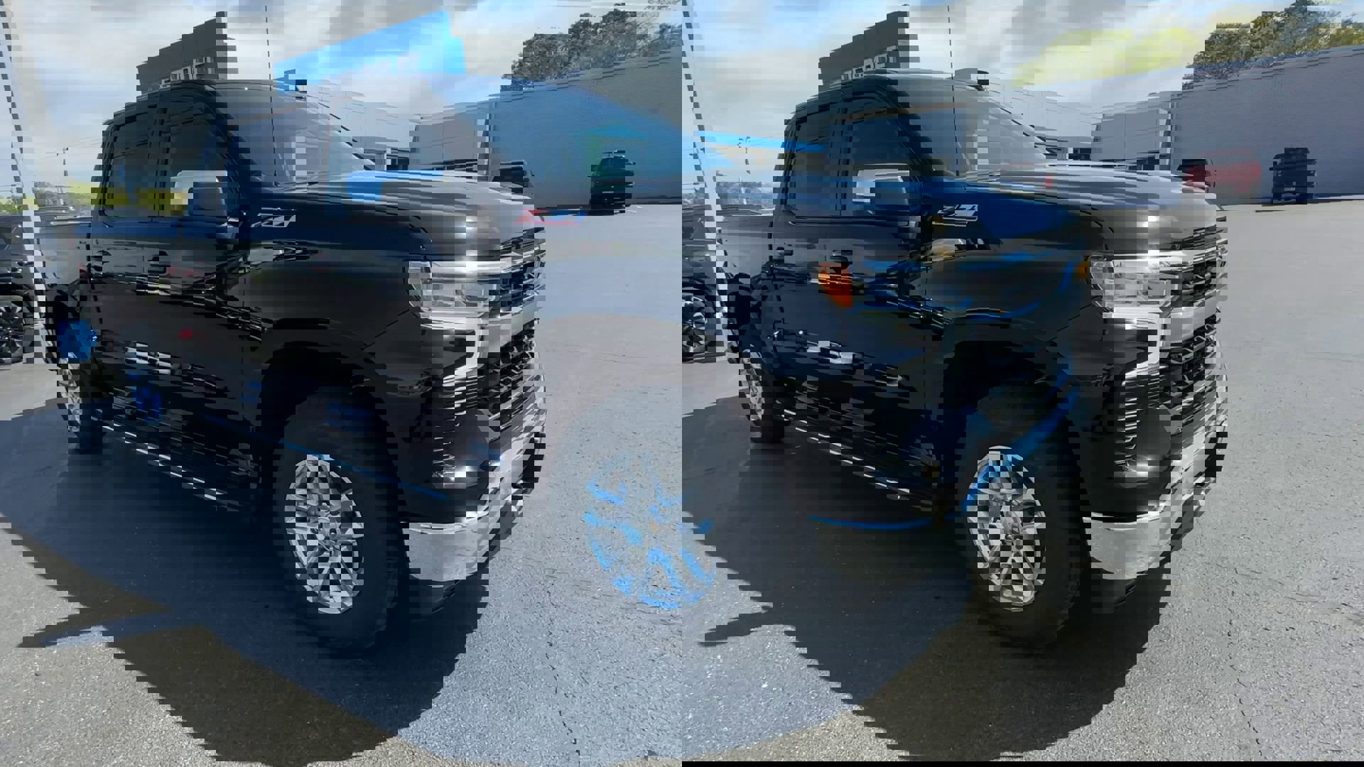 2025 Chevrolet Silverado 1500 LT photo 2