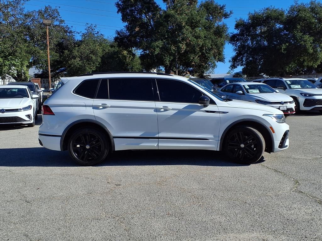 2022 Volkswagen Tiguan SE R-Line Black photo 3