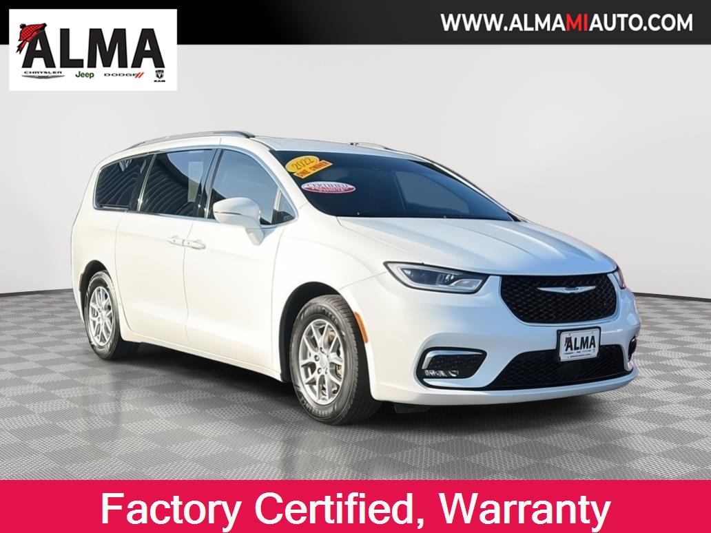 2022 Chrysler Pacifica Touring's photo