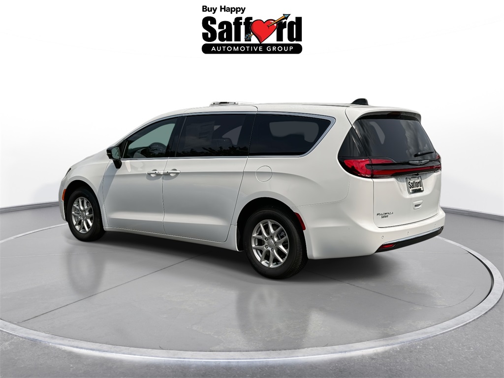 2026 Chrysler Pacifica photo 5