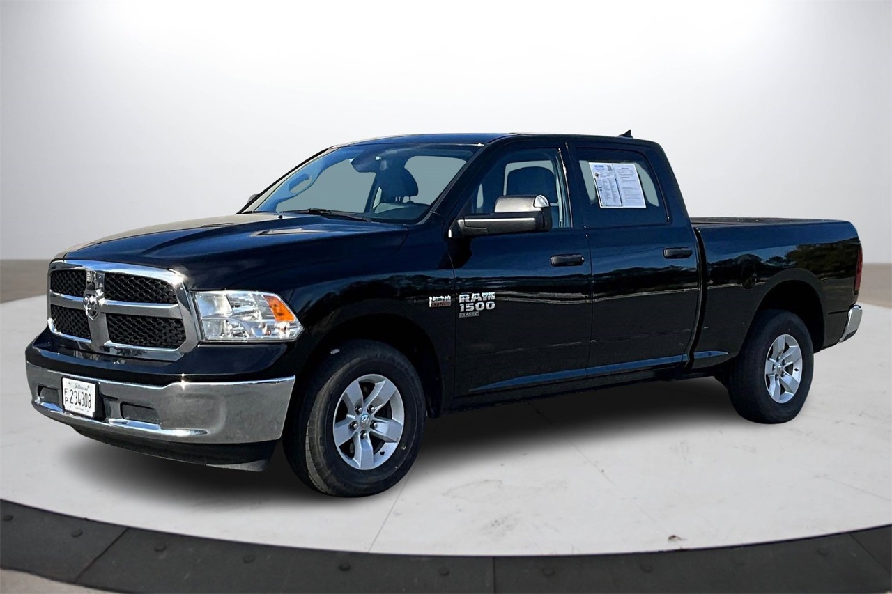 2023 Ram 1500 Classic SLT photo 4
