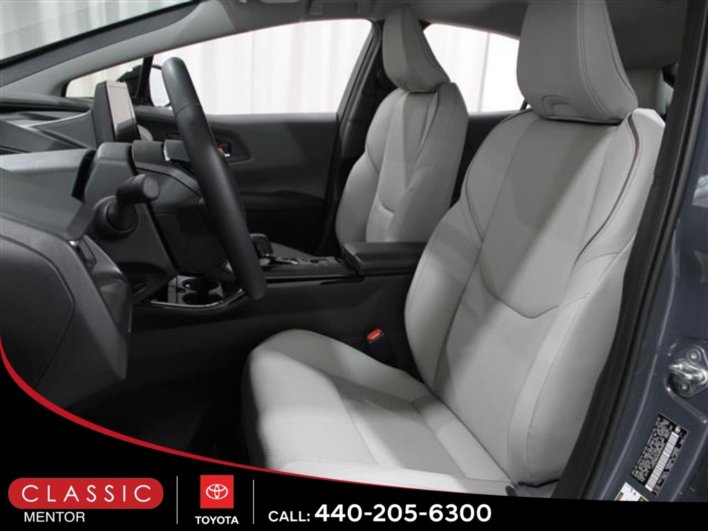 2025 Toyota Prius XLE photo 3