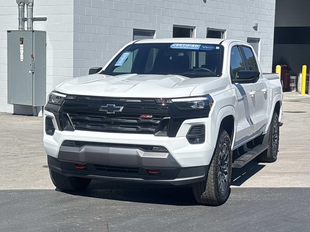 2024 Chevrolet Colorado Z71 photo 3