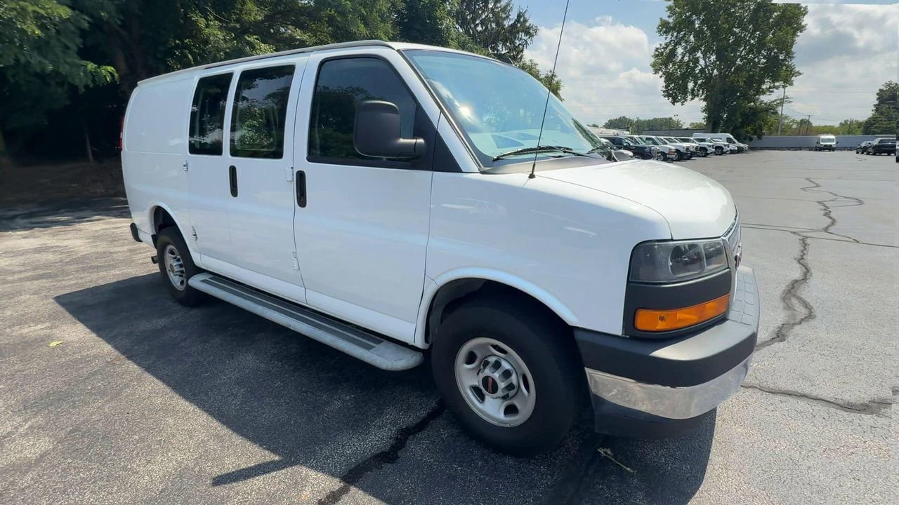 2023 Gmc Savana Cargo 2500 photo 2