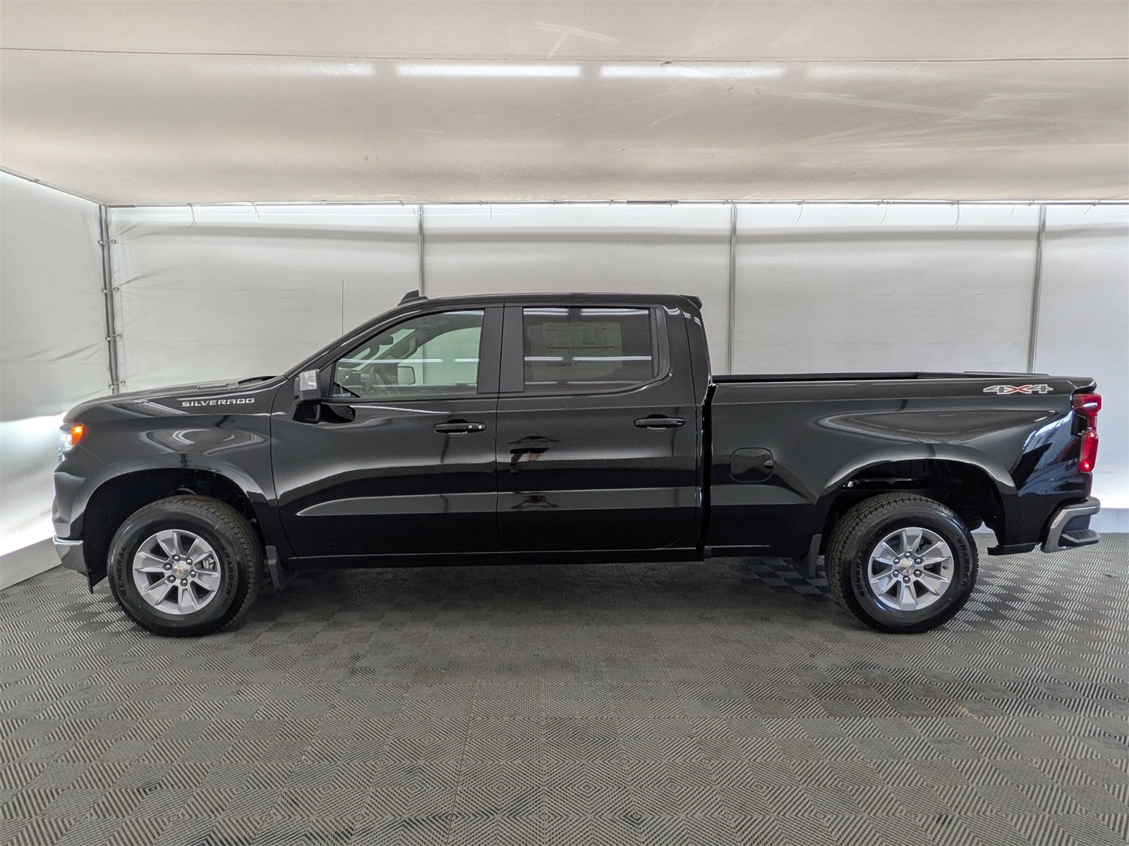 2025 Chevrolet Silverado 1500 LT photo 3