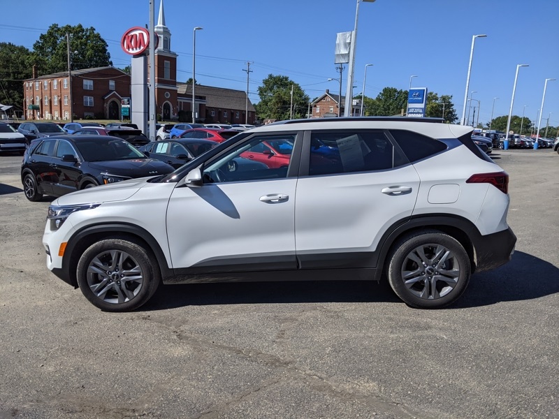 2023 Kia Seltos S photo 3