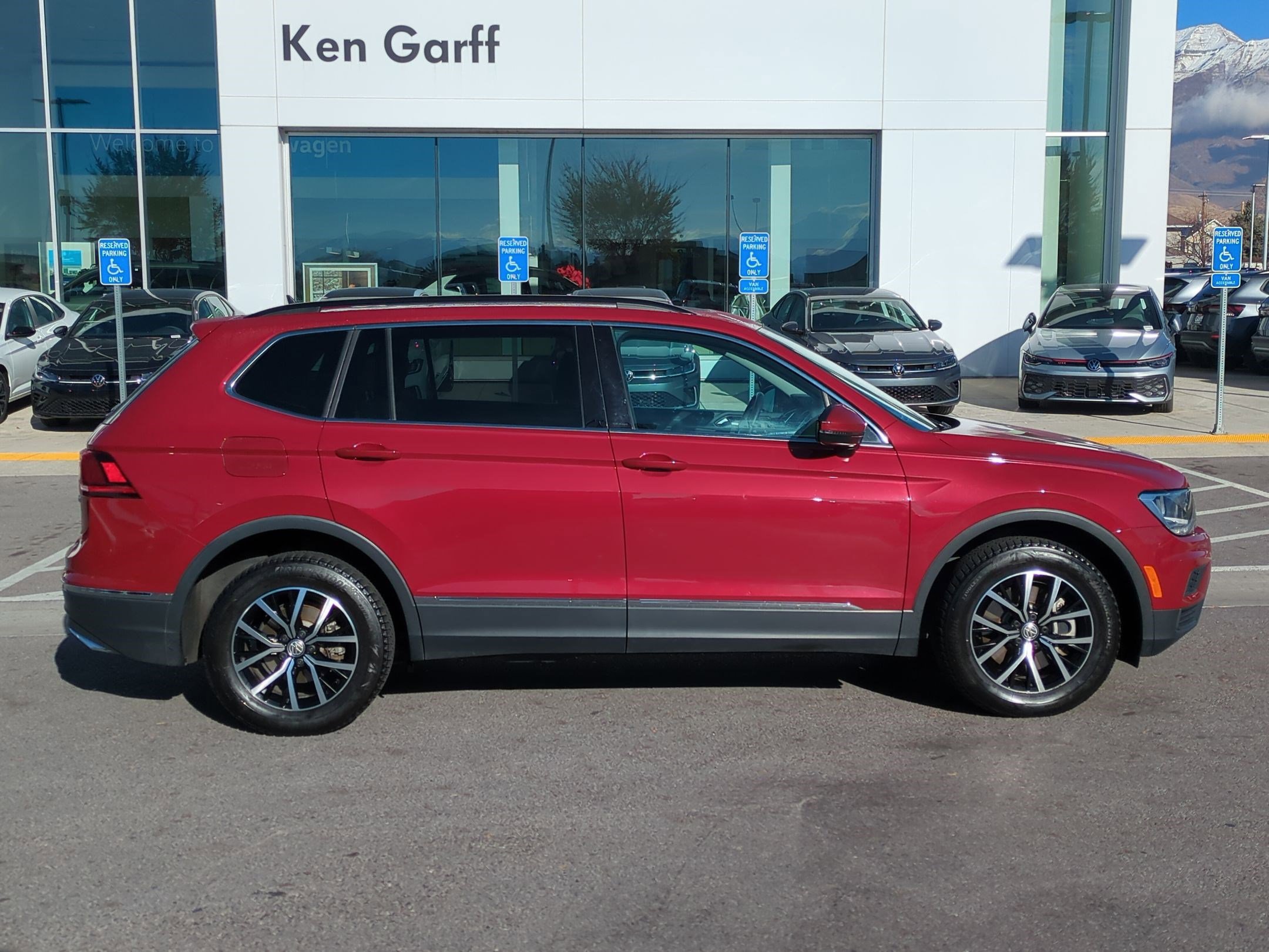 2021 Volkswagen Tiguan R-Line Black SEL photo 2