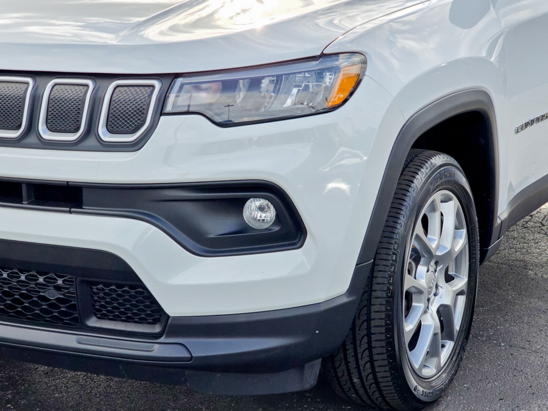 2022 Jeep Compass Latitude Lux photo 6