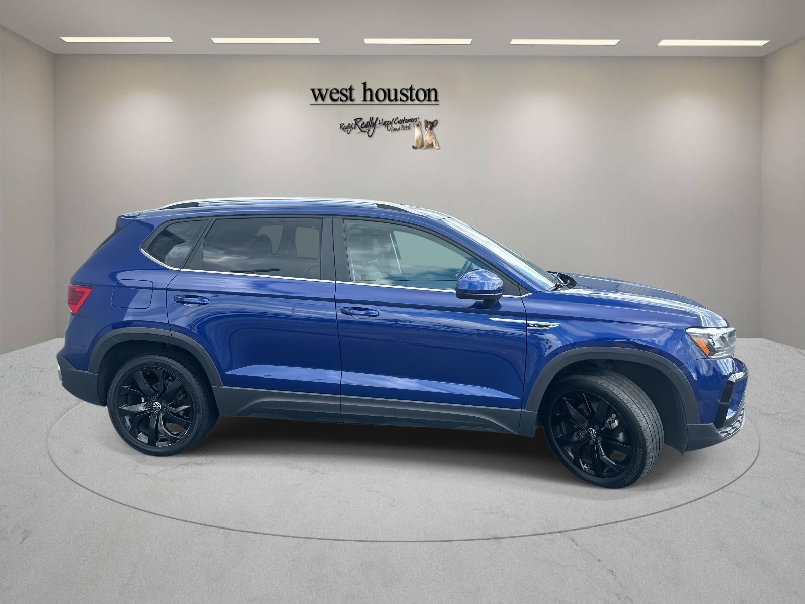 2023 Volkswagen Taos SE photo 3