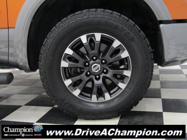 2019 Nissan Titan PRO-4X photo 3