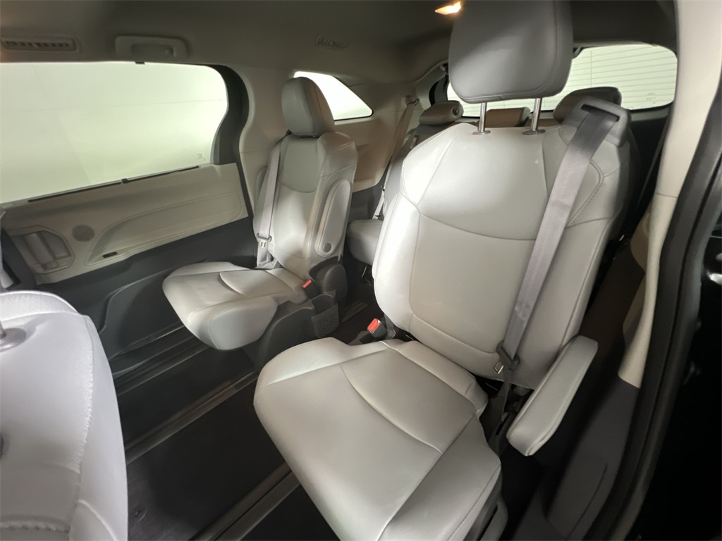 2024 Toyota Sienna XLE photo 21
