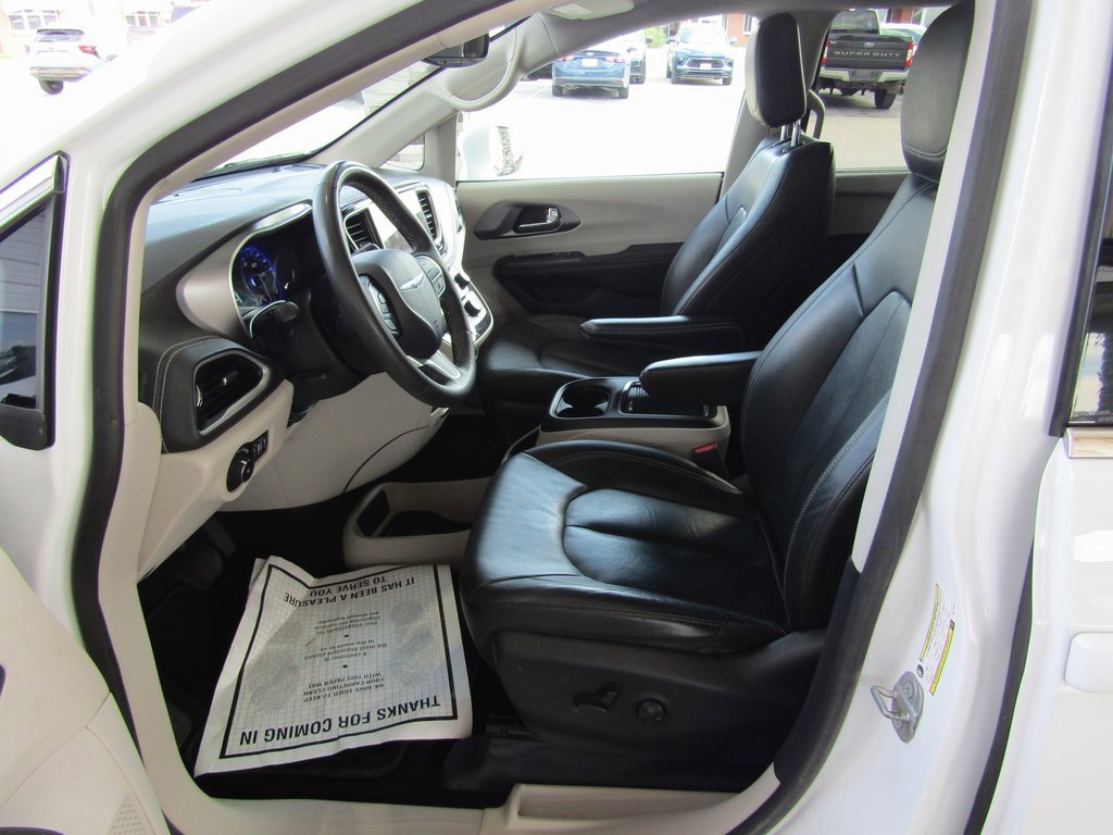 2022 Chrysler Pacifica Touring L photo 19
