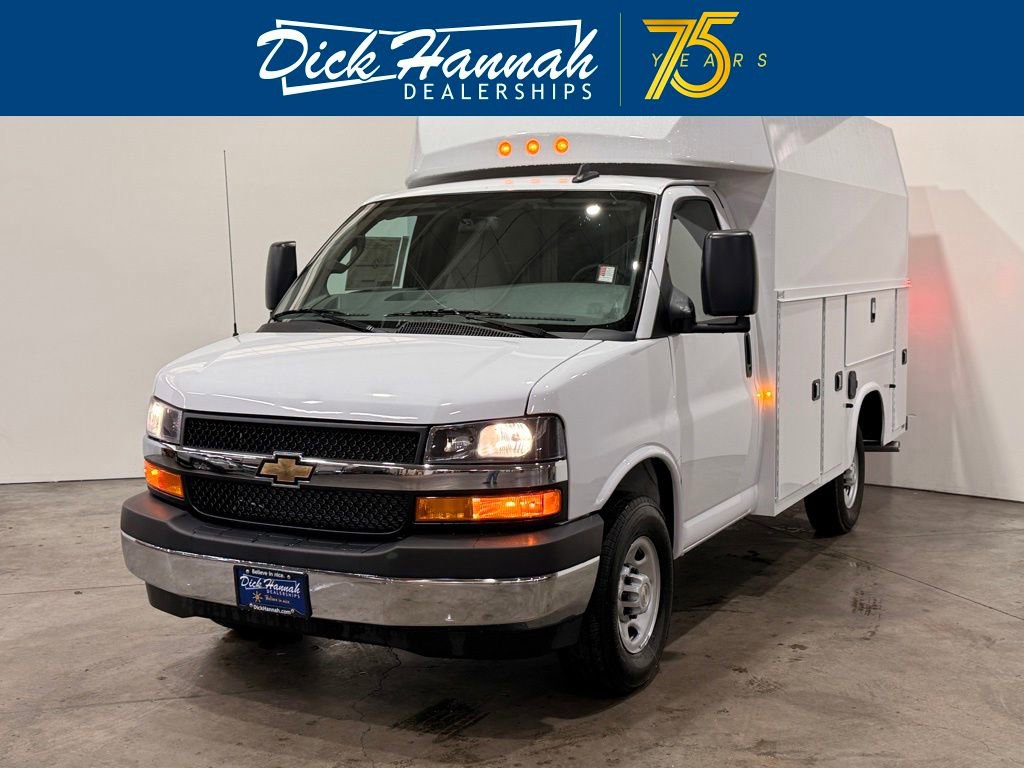 2025 Chevrolet Express Cutaway Base's photo