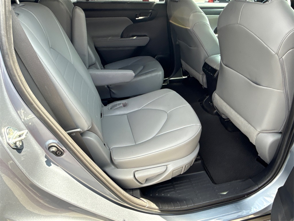2021 Toyota Highlander XLE photo 15