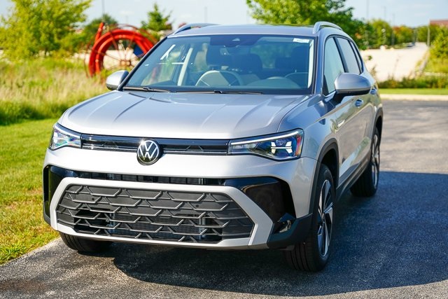 2025 Volkswagen Taos SE photo 4