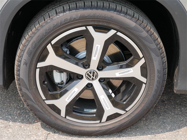 2025 Volkswagen Tiguan SE photo 4