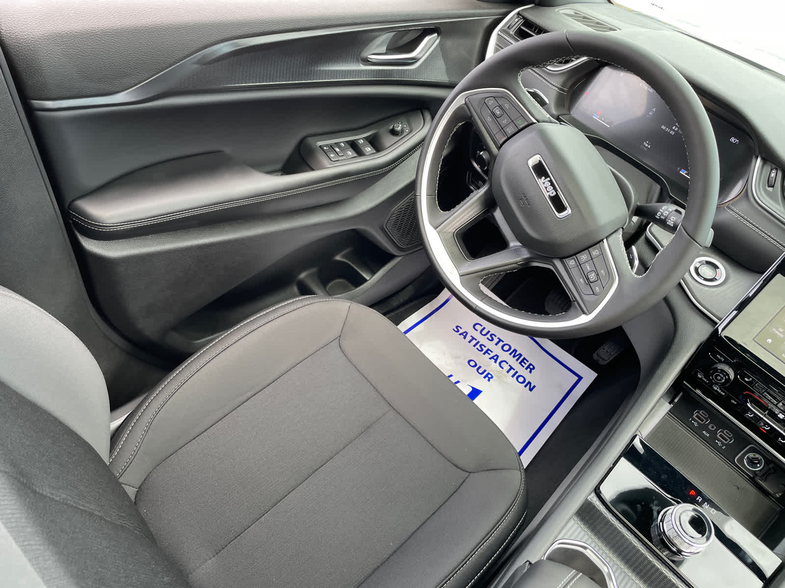 2025 Jeep Grand Cherokee Laredo X photo 12