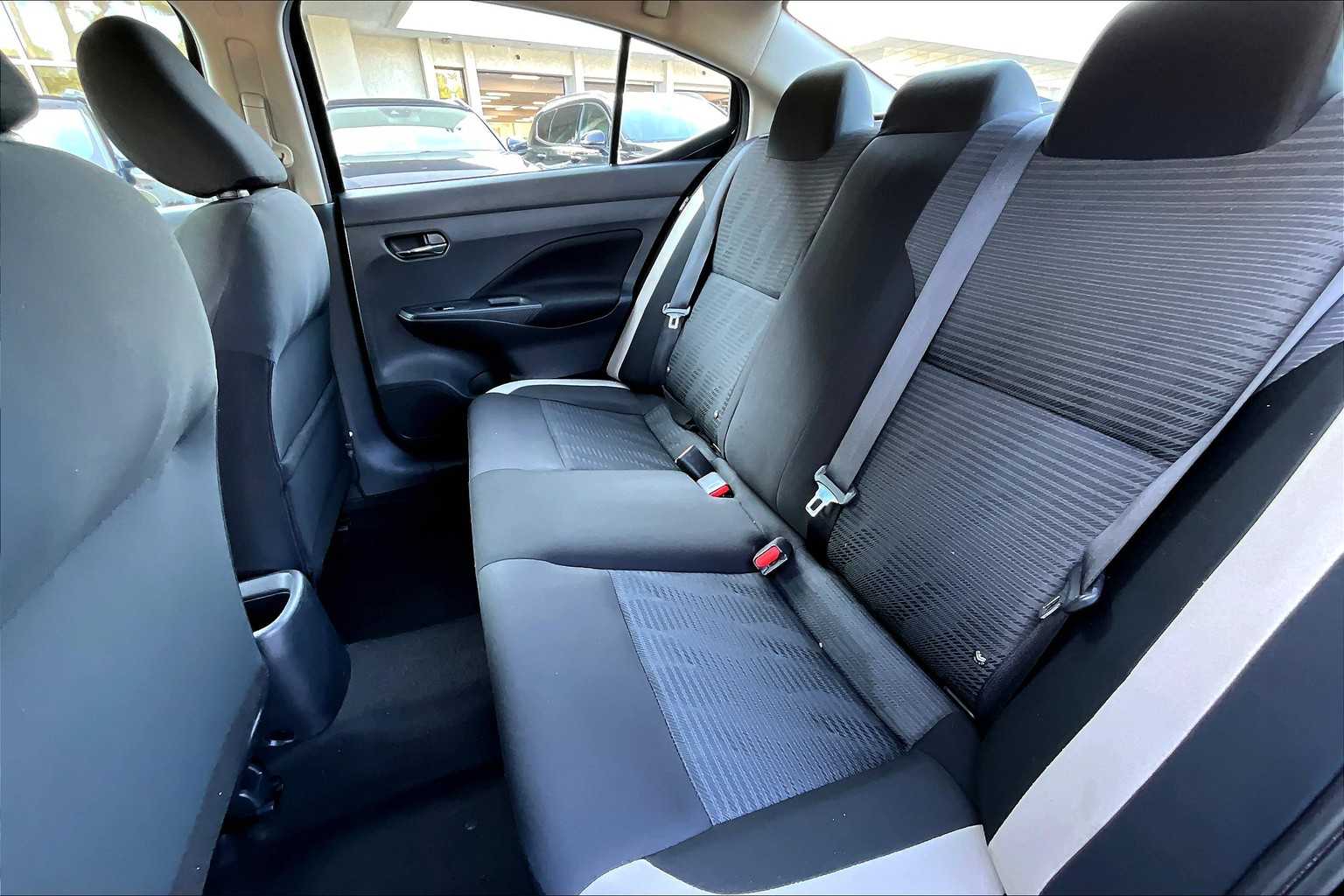 2021 Nissan Versa SV photo 19