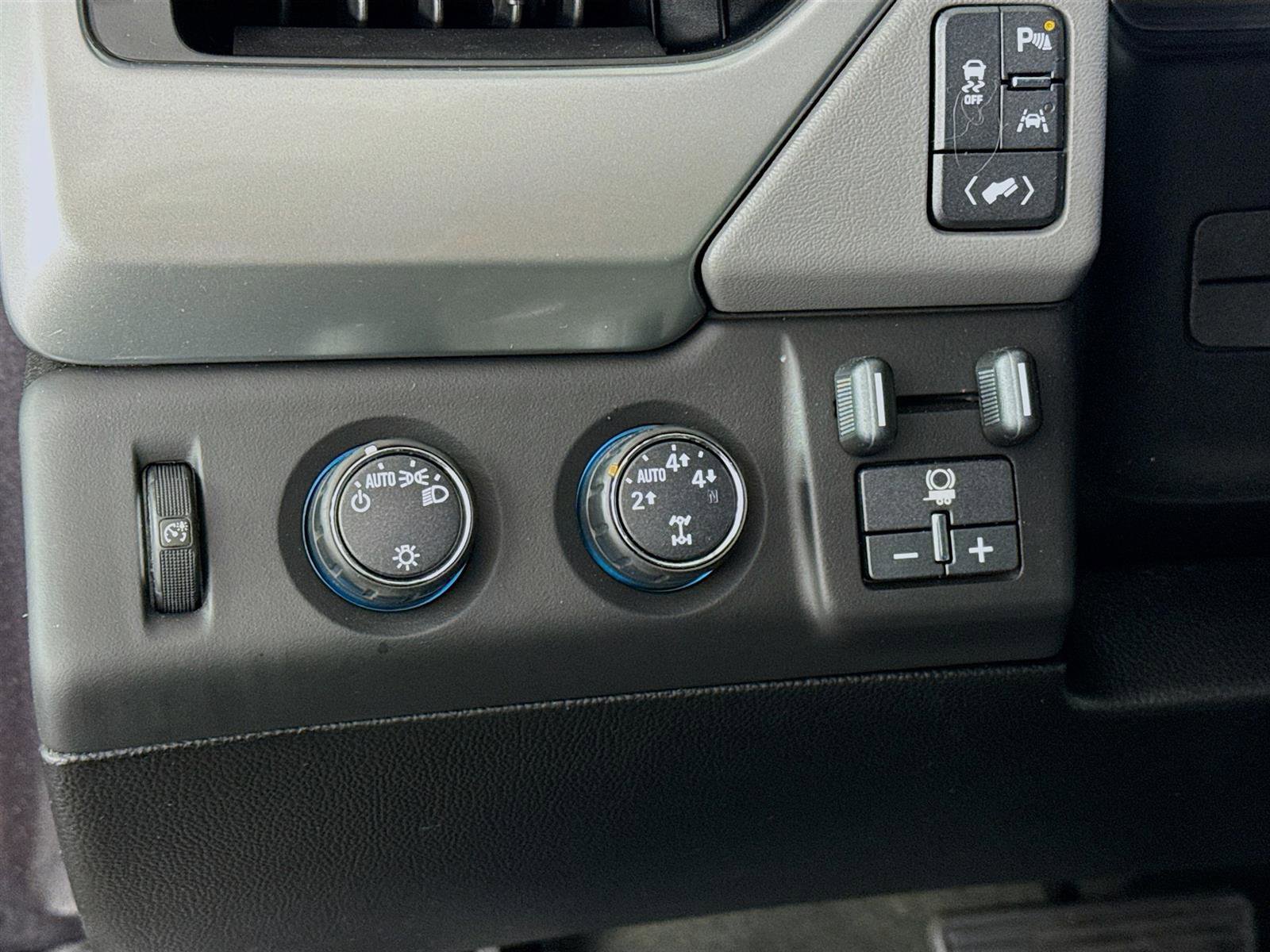 2016 Chevrolet Tahoe LT photo 7