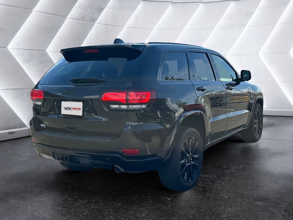 2021 Jeep Grand Cherokee Laredo X photo 4