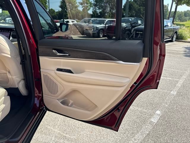 2025 Jeep Grand Cherokee Limited photo 24