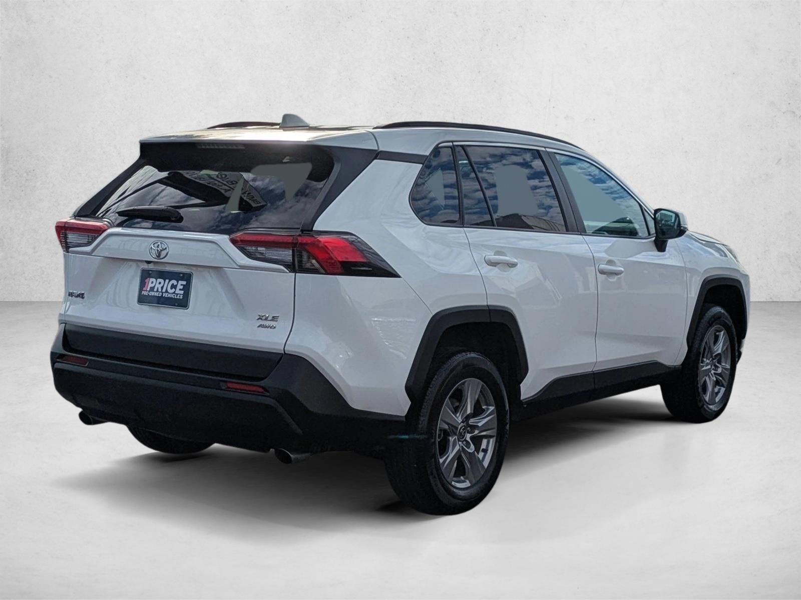 2024 Toyota RAV4 XLE photo 4