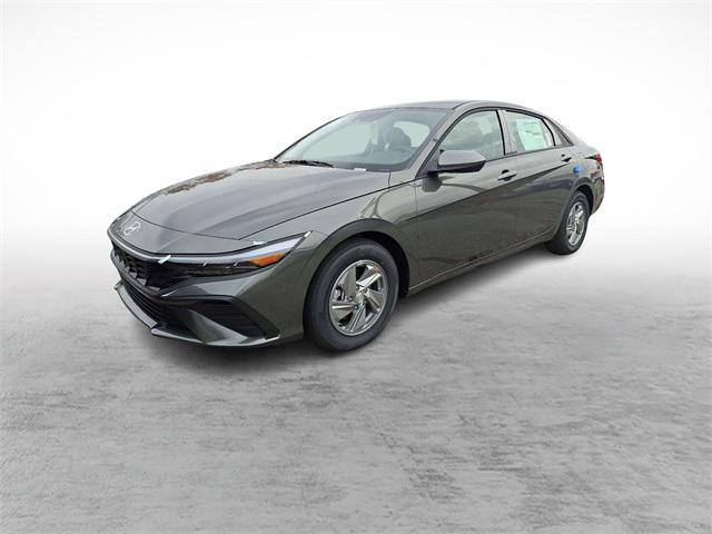 2026 Hyundai Elantra SE photo 2