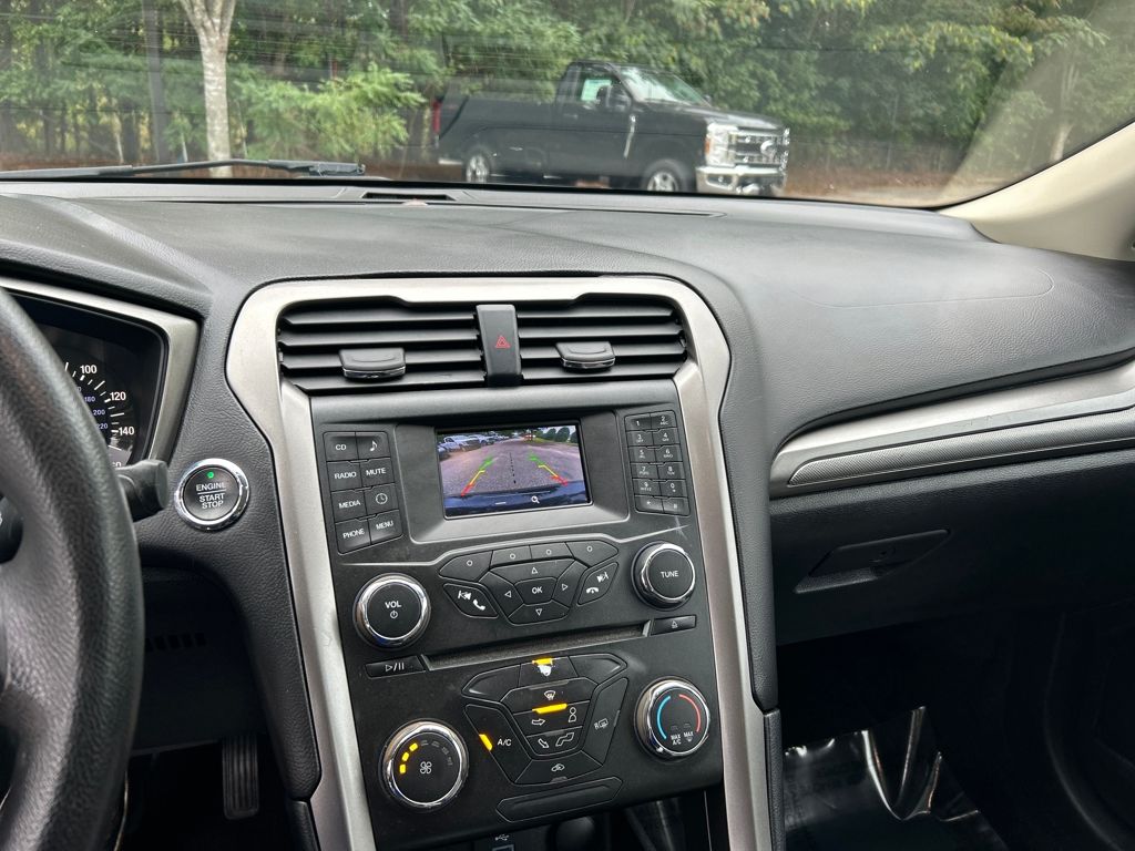2017 Ford Fusion SE photo 14