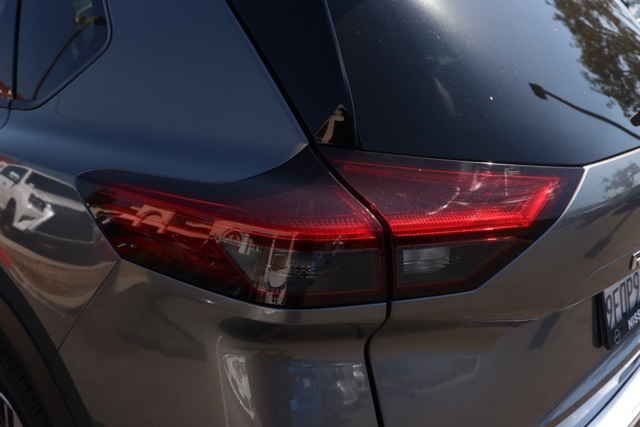 2023 Nissan Rogue SL photo 3