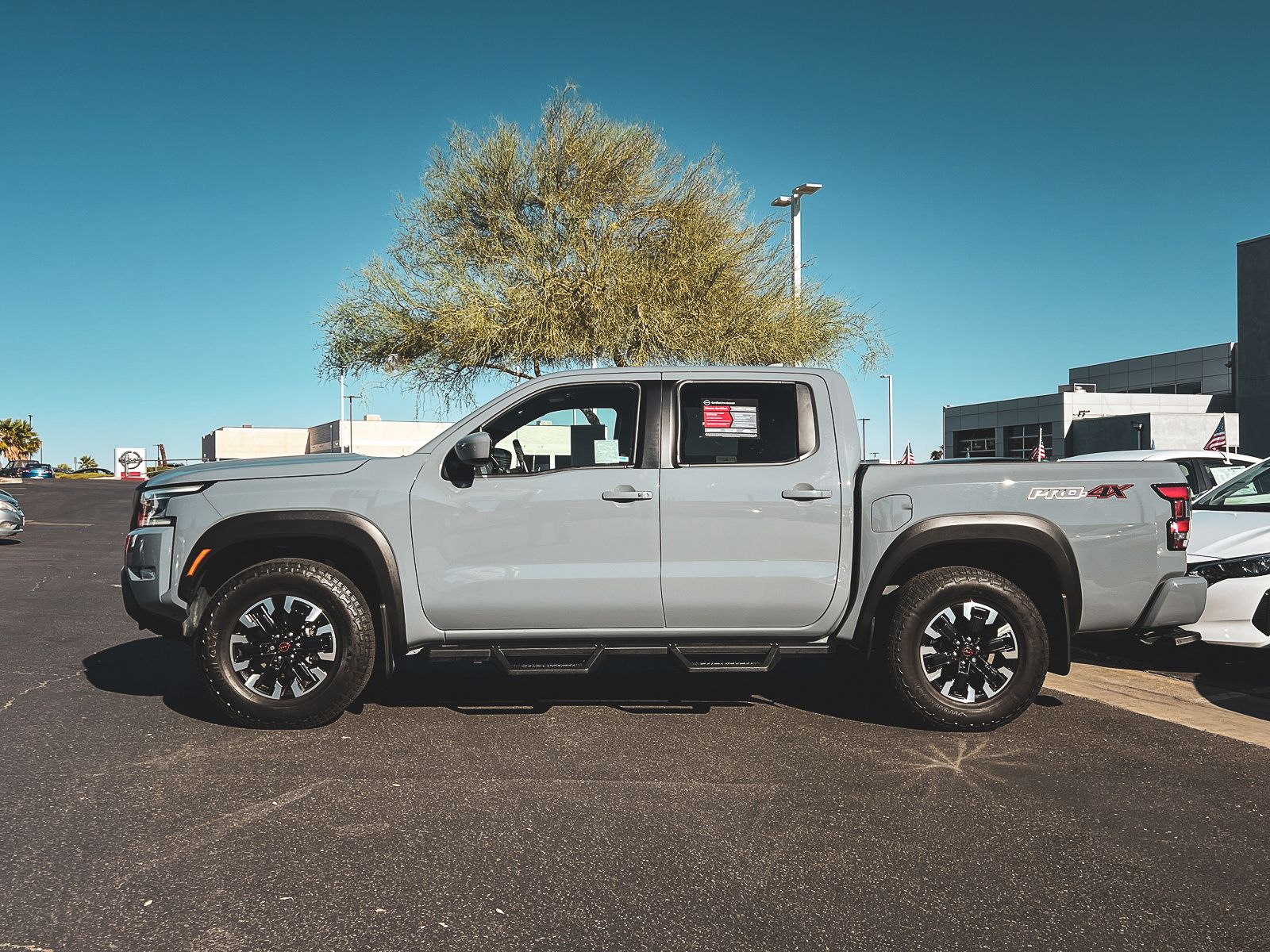 2023 Nissan Frontier PRO-4X photo 4