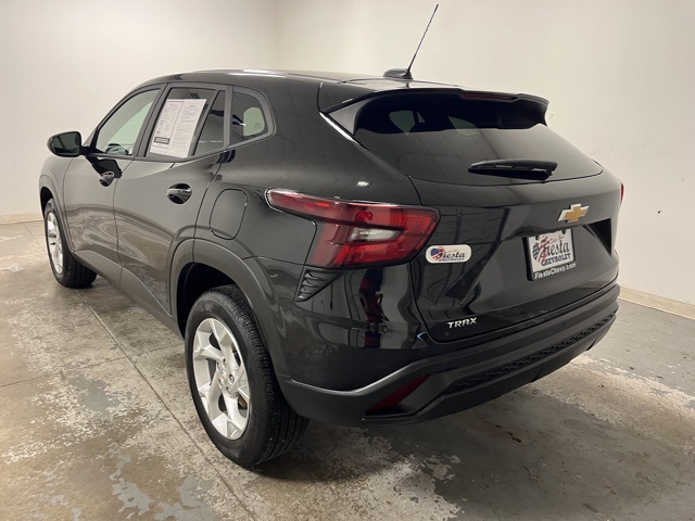 2025 Chevrolet Trax LS photo 9