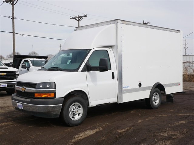 2024 Chevrolet Express Cutaway 3500 photo 2