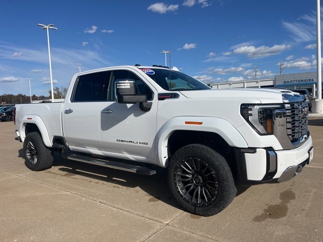 2024 GMC Sierra 2500HD Denali's photo