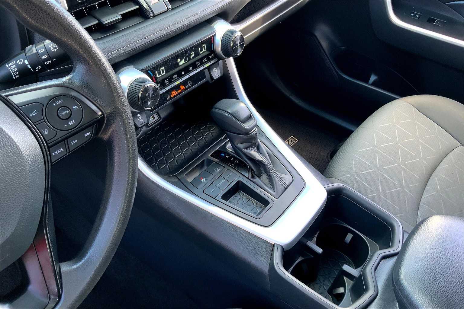 2023 Toyota RAV4 XLE photo 15