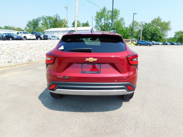 2025 Chevrolet Trax LT photo 4