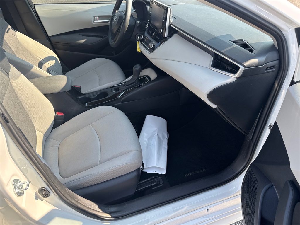 2021 Toyota Corolla LE photo 13