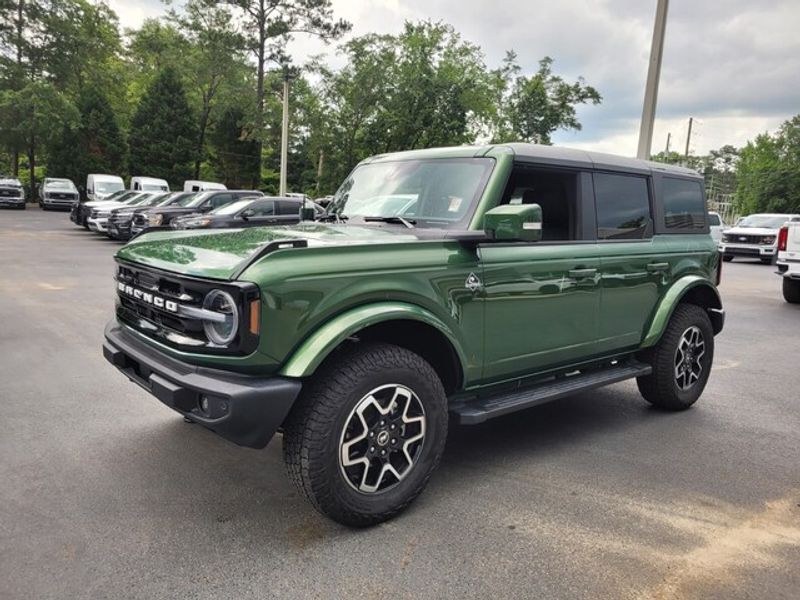 2024 Ford Bronco Outer Banks photo 3