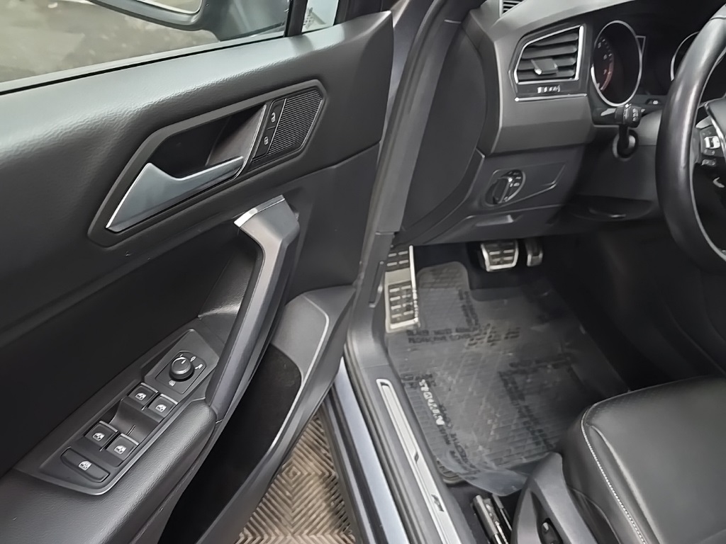 2021 Volkswagen Tiguan SE R-Line Black photo 26