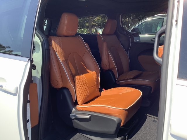 2024 Chrysler Pacifica Pinnacle photo 32