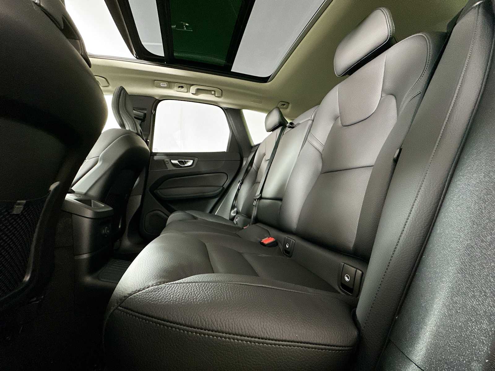 2025 Volvo XC60 T8 Plus photo 21