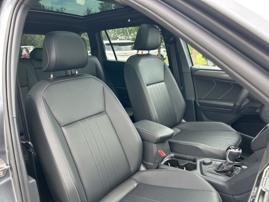 2024 Volkswagen Tiguan SE R-Line Black photo 38