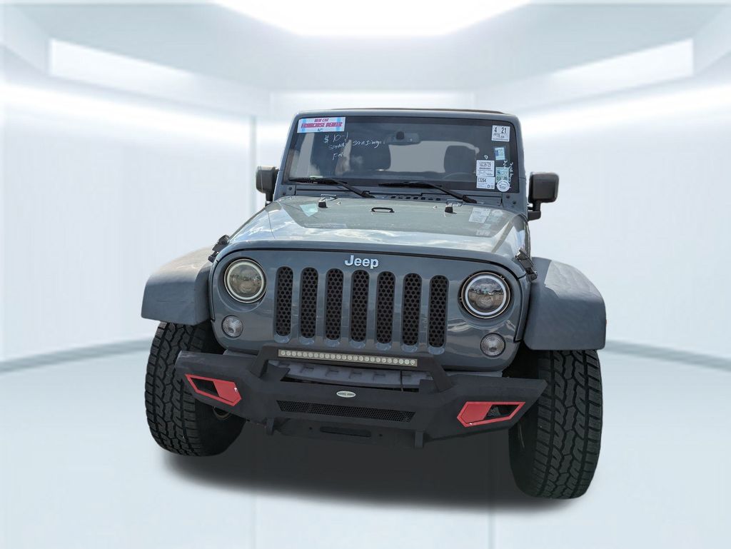2015 Jeep Wrangler Unlimited Rubicon photo 2
