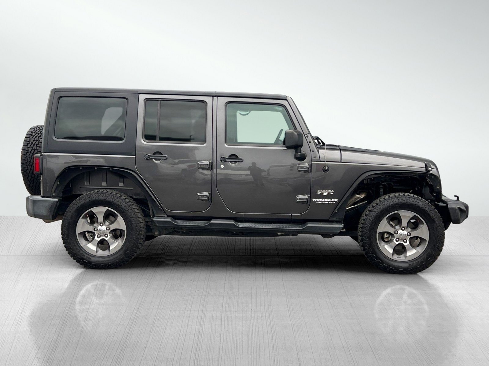 2016 Jeep Wrangler Unlimited Sahara photo 3