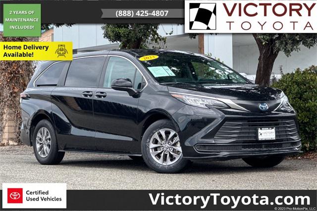 2023 Toyota Sienna LE's photo