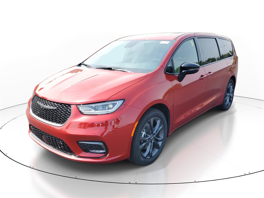 2026 Chrysler Pacifica photo 2